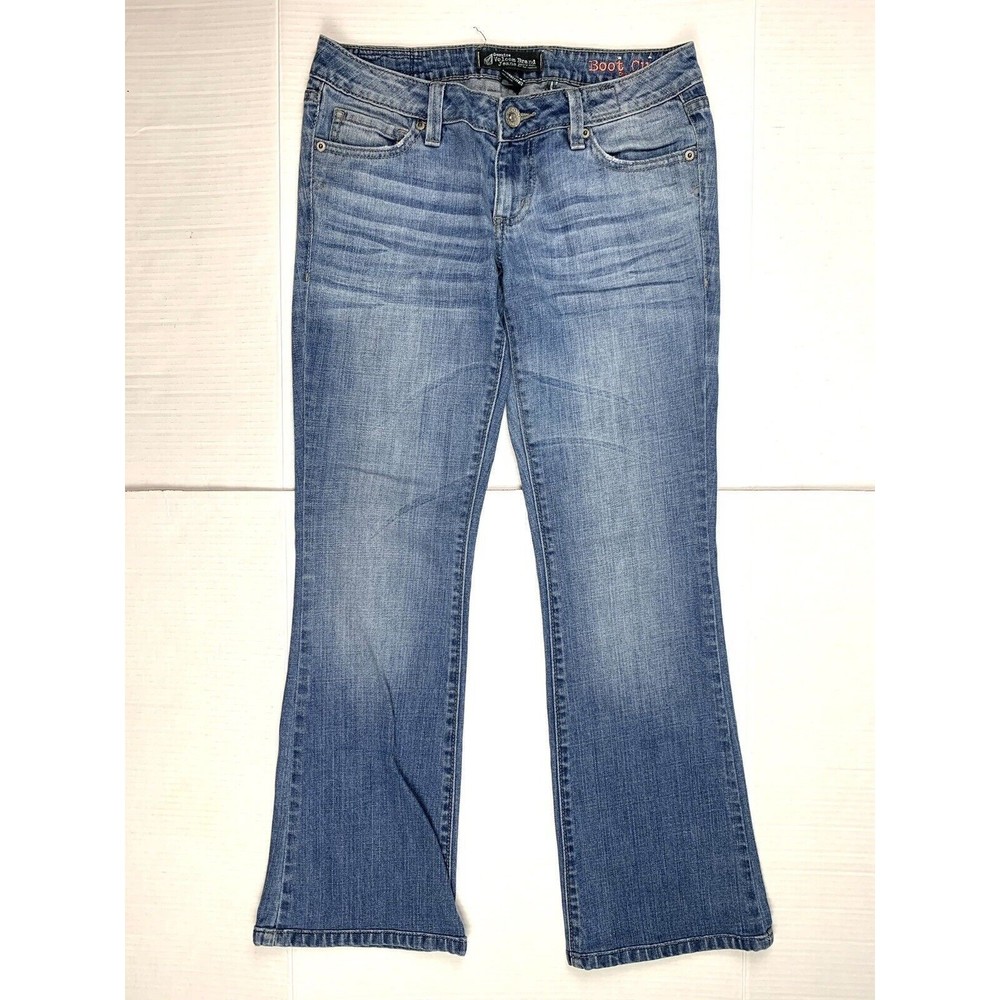 Genuine Volcom juniors size 3 Boot Cut blue jeans decorated back pockets